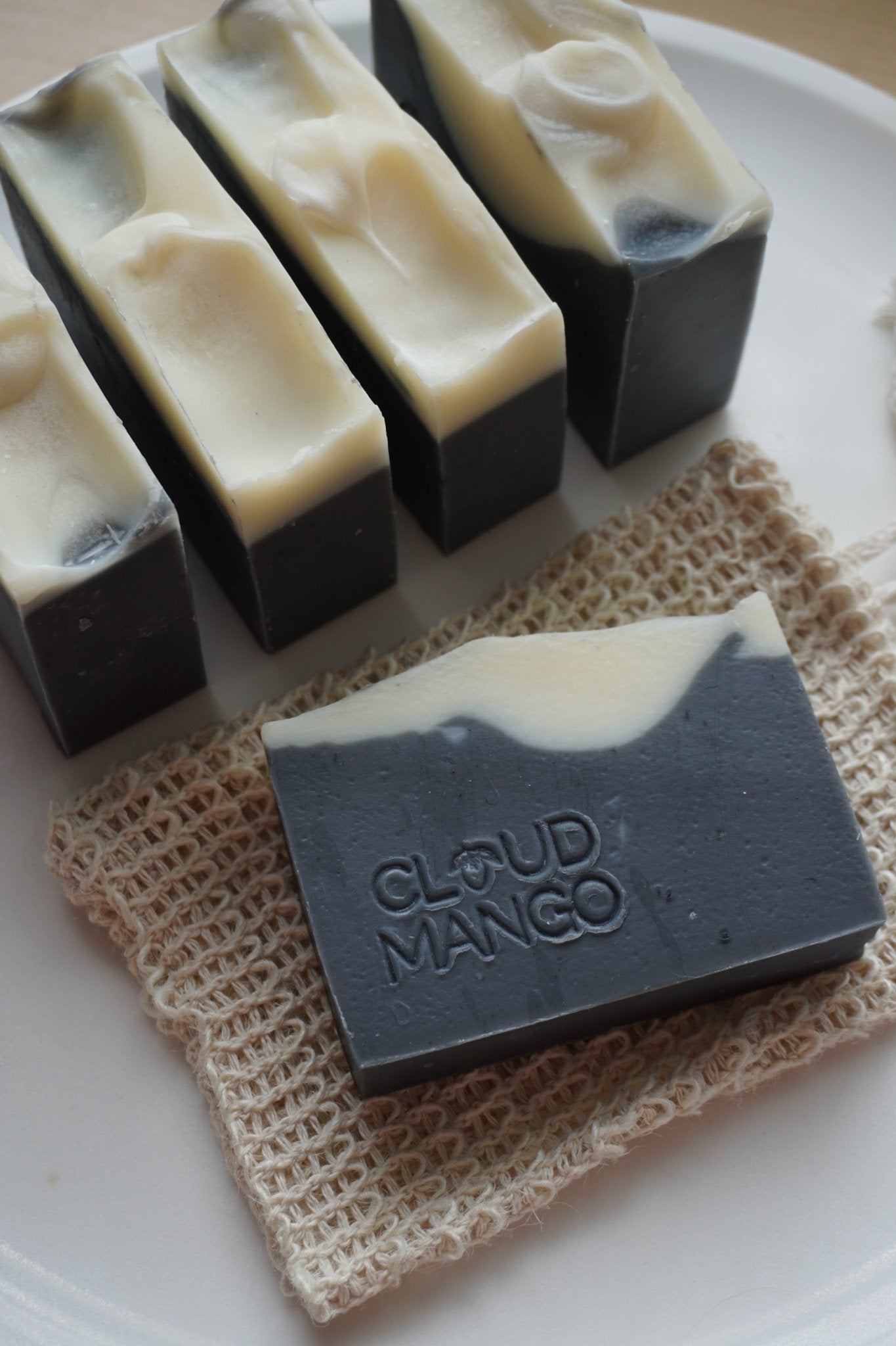 Mint Charcoal - Natural Vegan Handmade Soap Bar - Cloud Mango